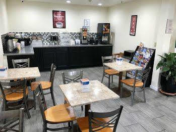 Econo Lodge University Arena ชาร์ลอตต์สวิลล์ ภายนอก รูปภาพ
