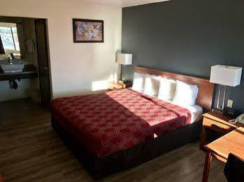Econo Lodge University Arena ชาร์ลอตต์สวิลล์ ภายนอก รูปภาพ